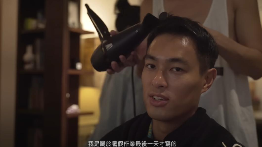 楊祐寧自曝前一天才寫結婚誓詞。(圖/翻攝自What A Life YT頻道)