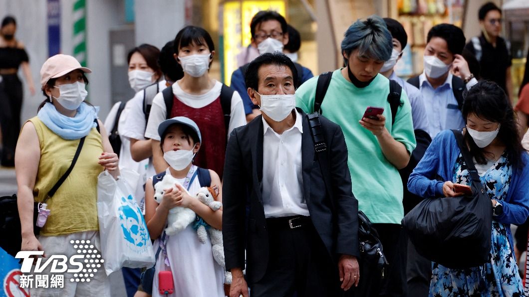 日本正在面臨第8波新冠疫情浪潮。(圖/達志影像路透社)