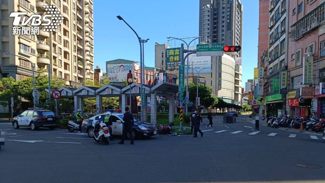 三重嚴重事故!上班途中自撞分隔島 騎士頭部重創身亡