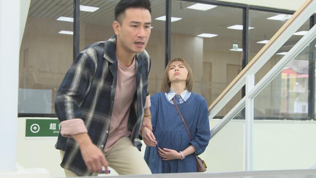 王瞳挺孕肚被拍!男星陪看婦產科 當眾討論「孩子去留」