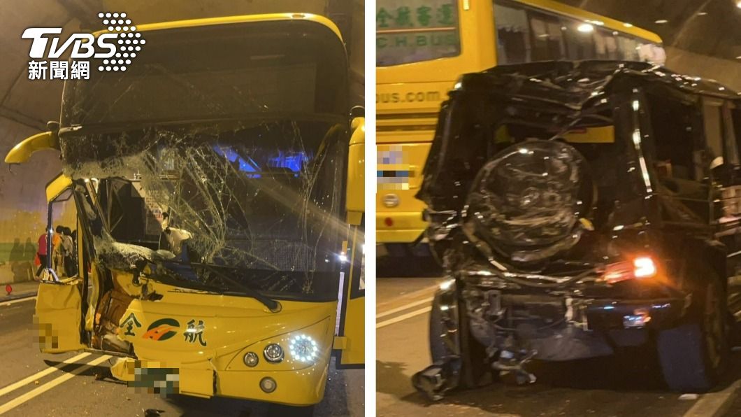 兩車在隧道內碰撞。（圖／民眾提供）