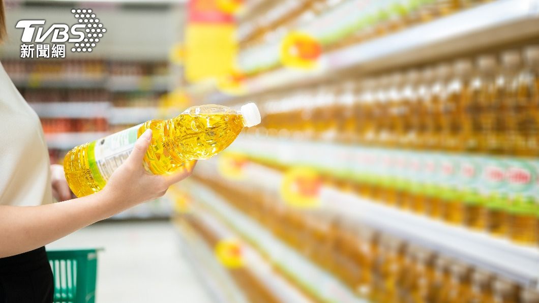 可以初步嘗試用油潤洗，看是否能將蟲體潤洗而出。（示意圖／shutterstock達志影像）