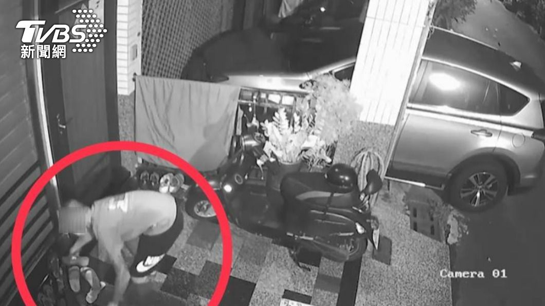 坦承有戀足癖！男深夜偷女鞋　遭逮辯稱：聞完腳味就放回去