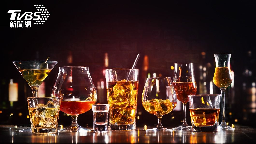 過量飲酒會逐漸造成肝臟纖維化。(示意圖/shutterstock達志影像)