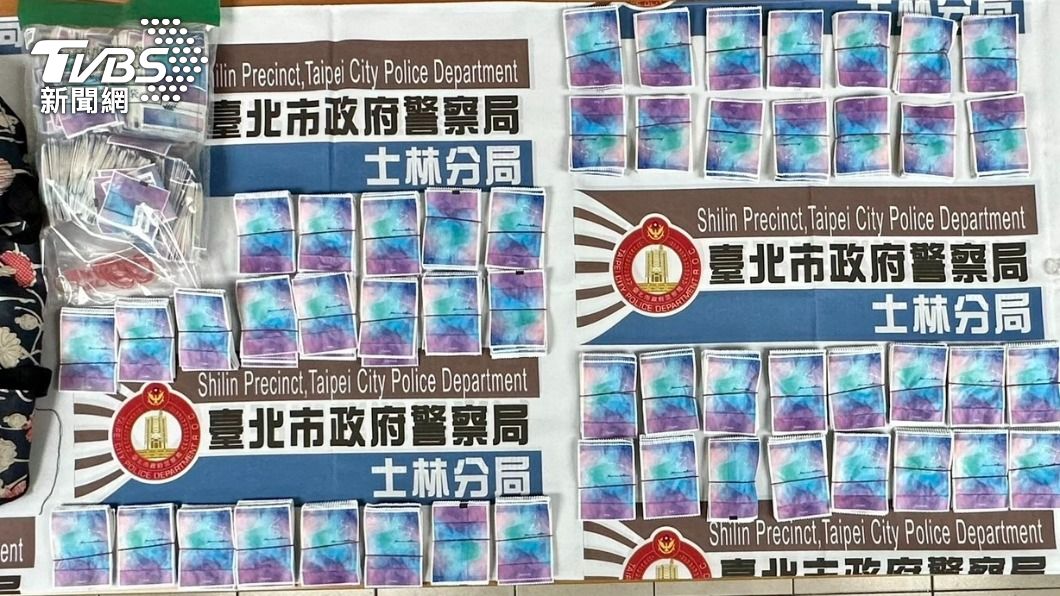 警方在車上查扣千包毒品咖啡。（圖／TVBS）