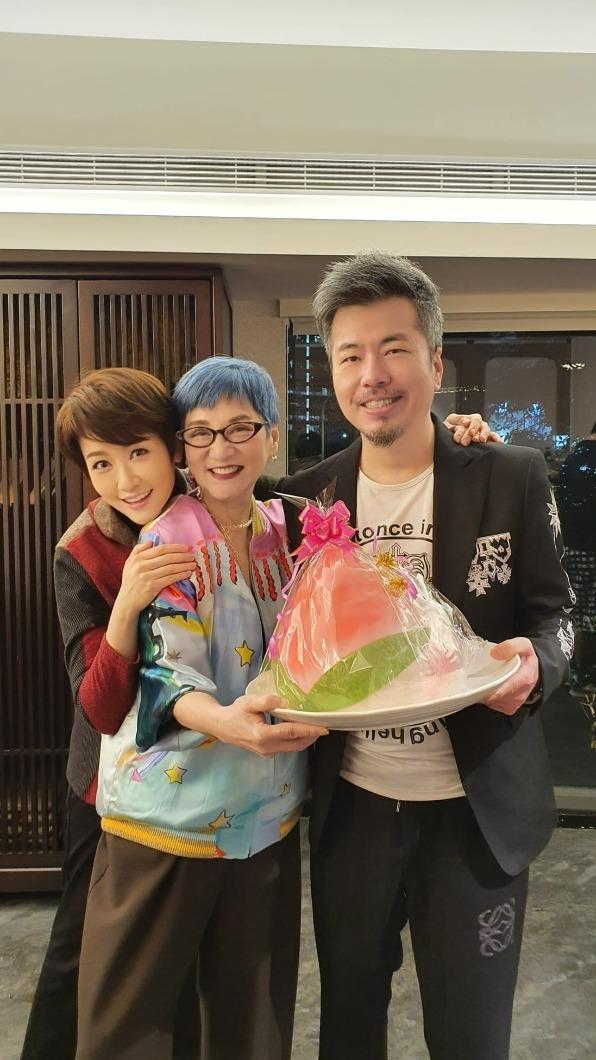 黃國倫與寇乃馨相當敬重張小燕。（圖／寇乃馨提供）[