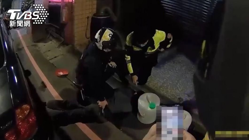 喝一罐怕超標!男見警開車逃 逆向又撞車被壓制一驗..0
