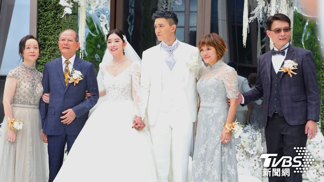 許維恩、王家梁宇雙方主婚人。(圖/黃城碩攝)
