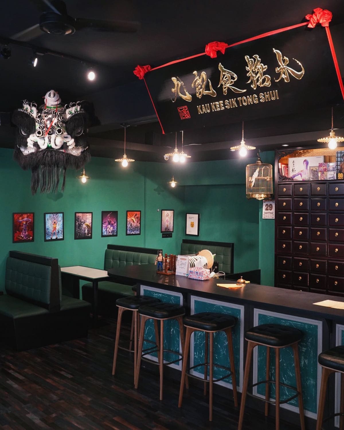 一進店裡就很有香港電影的感覺，整體氛圍十分舒適。（圖／阿華田的美食日記提供）