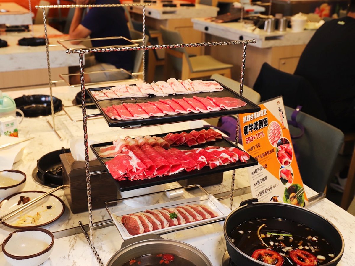 有高達17種肉品可選,肉控來這邊狂點肉,保證超划算、又吃得超過癮。(圖/進食的巨鼠提供)