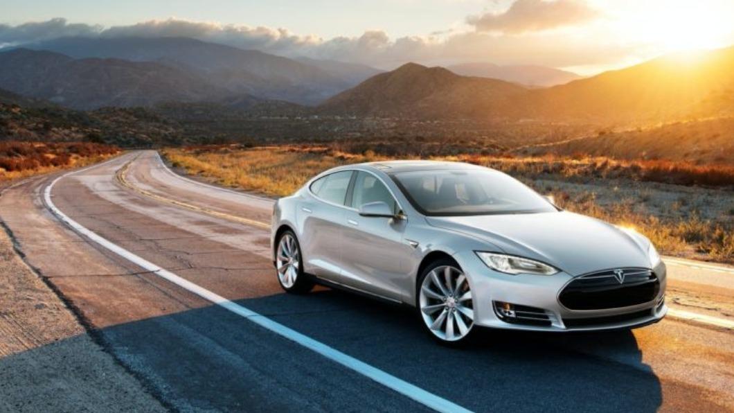 早在2014年時郭董就已經入手Tesla Model S。(圖/翻攝自Tesla)