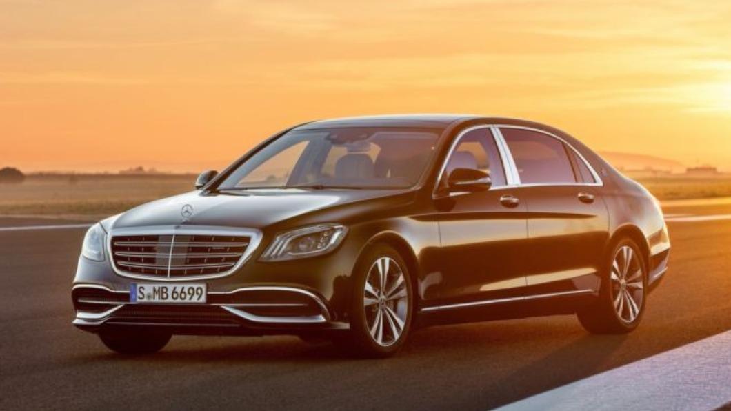 郭董也擁有更奢華的M-Maybach S-Class S650。(圖/ 翻攝自M-Benz)