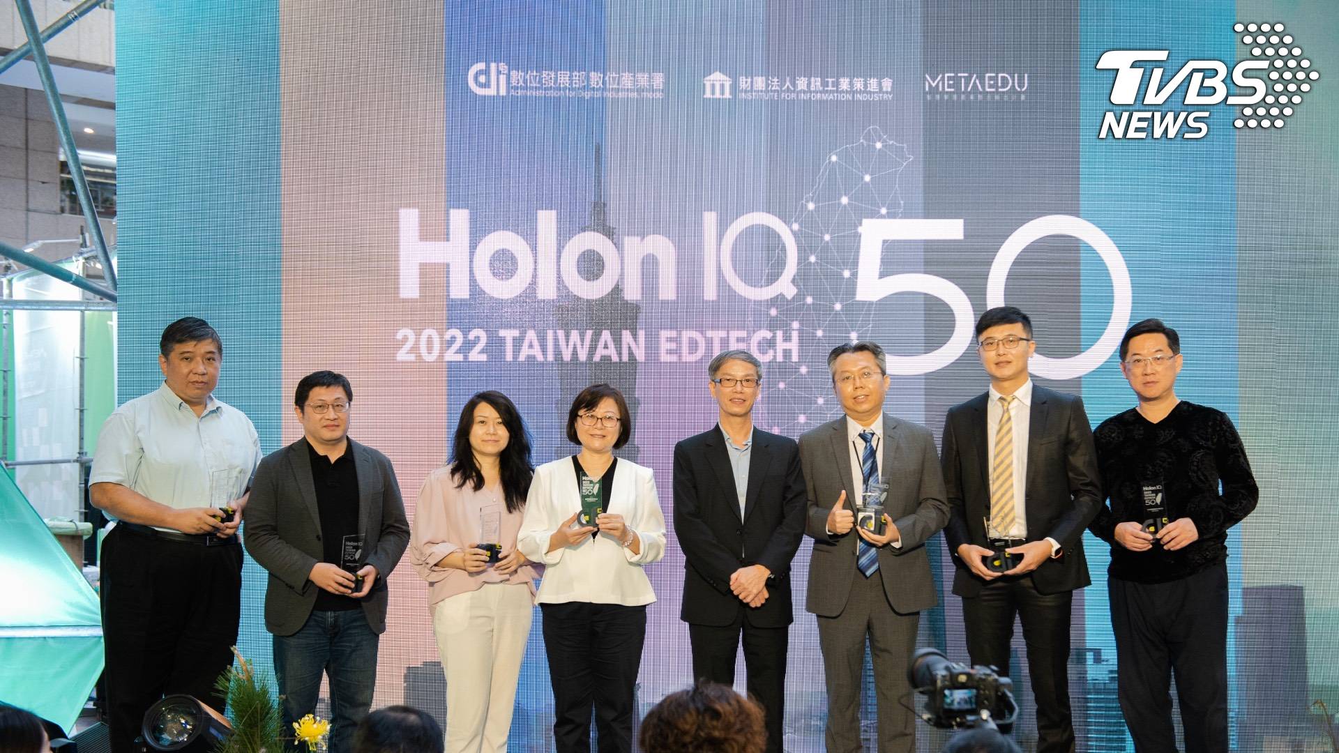 威盛雙教育品牌融入AI 獲HolonIQ EdTech 50大教育科技殊榮