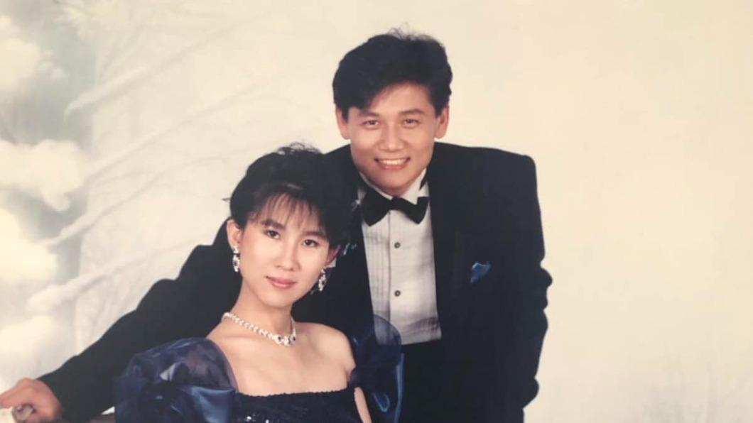 主持人徐乃麟在光棍節這天,PO出與老婆的甜蜜合照。(圖/翻攝自徐乃麟臉書)