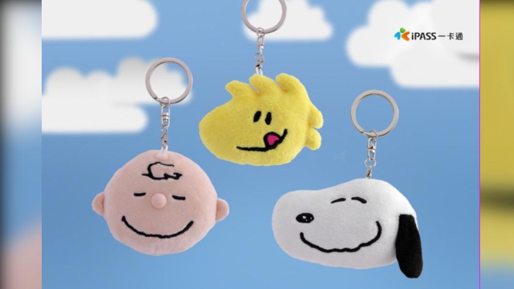 SNOOPY、查理布朗、Woodstock絨毛造型一卡通。(圖/一卡通提供)