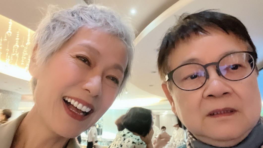 葉童出席汪曼玲幫好友準備的生日派對。(圖/翻攝自微博)