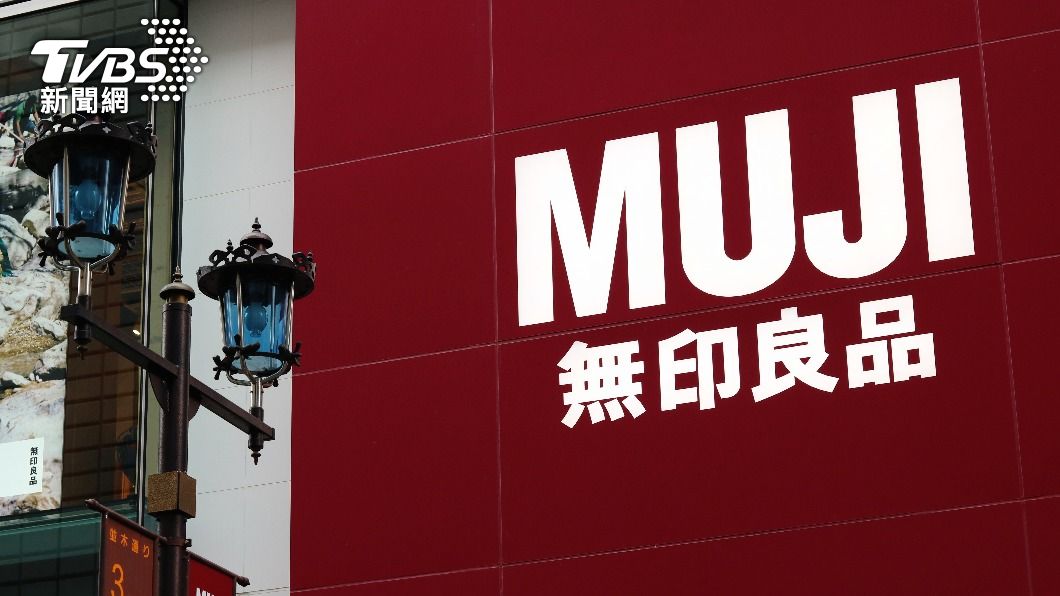 多數網友覺得,無印和UNIQLO的衣服就很好了。(示意圖/shutterstock達志影像)