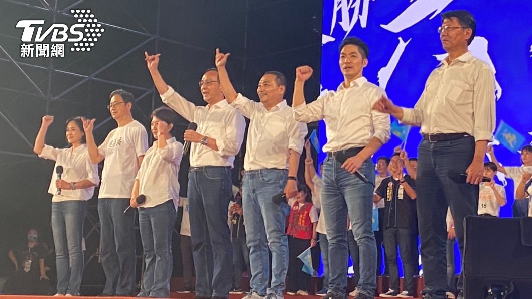 國民黨六都市長候選人同台造勢。(圖/林至柔攝)