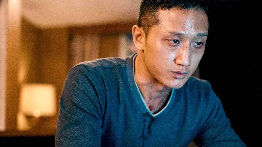 高英軒在《咒》中飾演一位寄養家庭的家主謝啟明。(圖/牽猴子提供)
