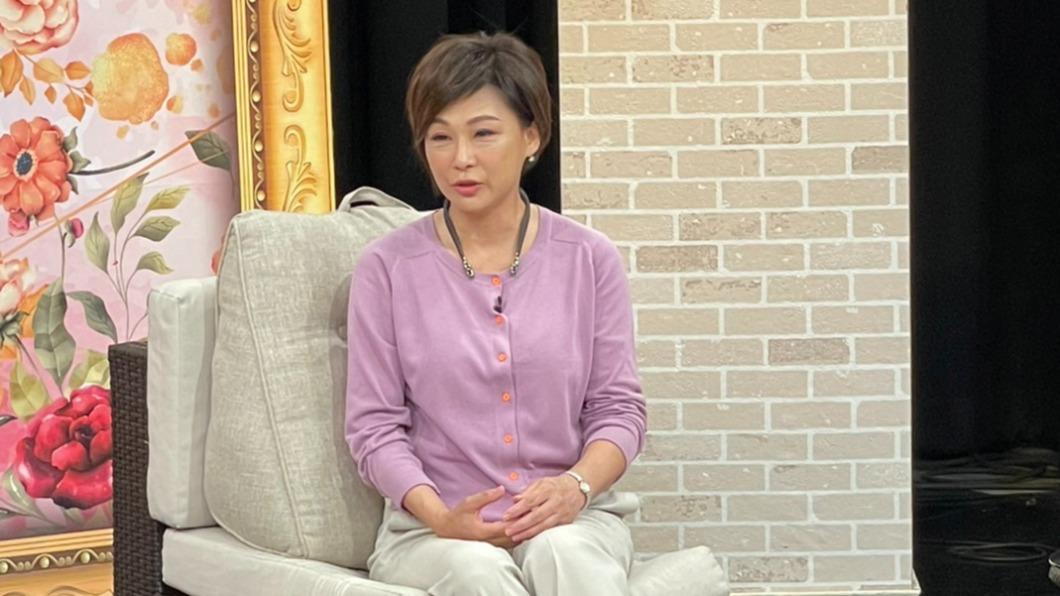 張月麗不敢再踏入婚姻。(圖/東風衛視提供)