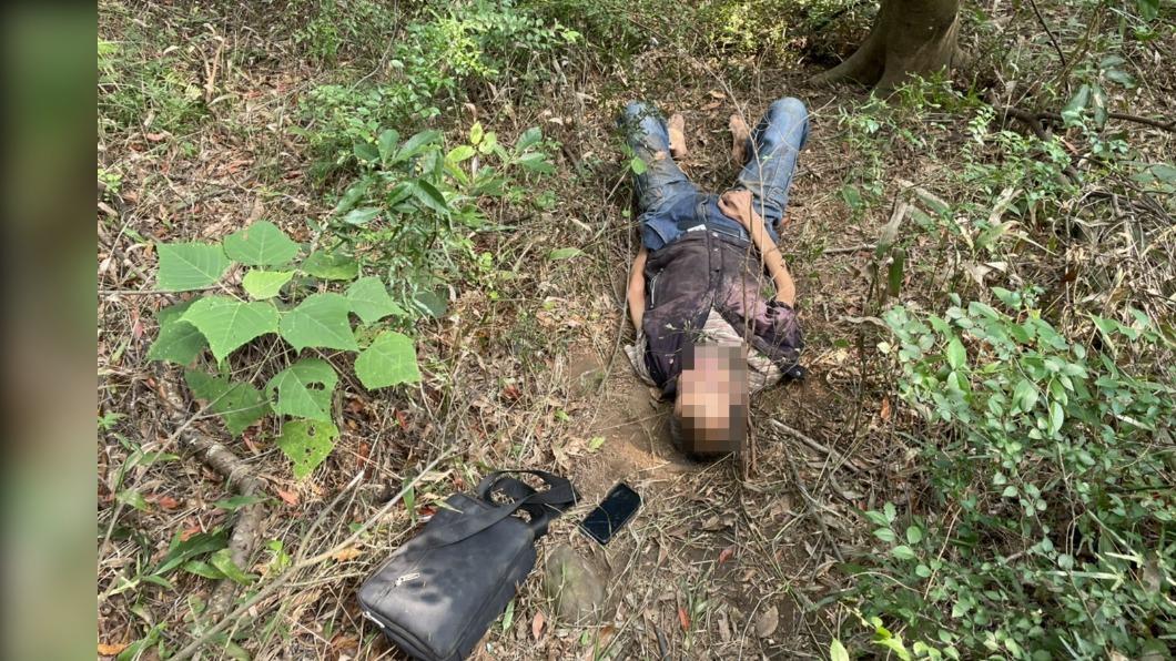 老翁不慎跌落山坡(圖/警方提供)