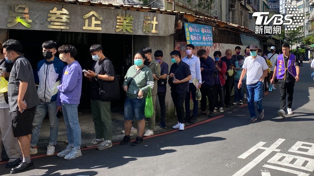 現場幾乎大多數是男粉絲。(圖/周嘉茹攝)
