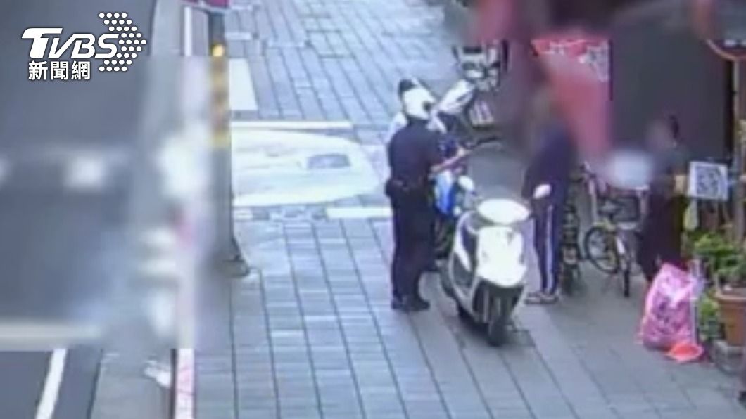 警方將黃鐸逮捕。(圖/TVBS)