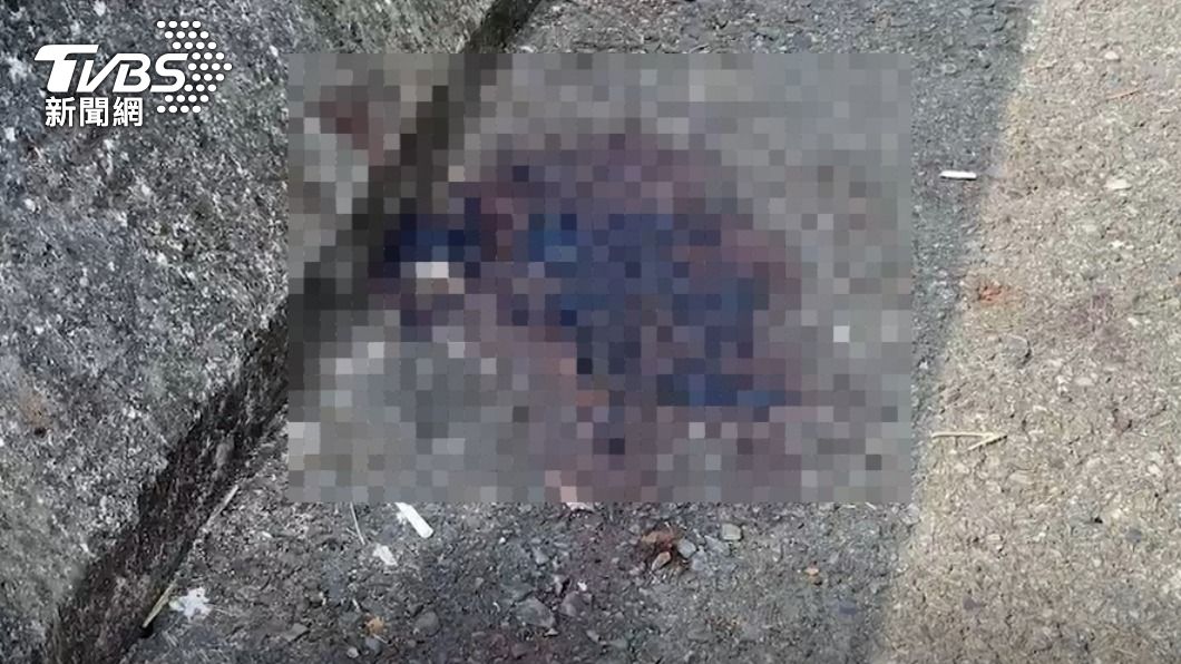 現場遺留乾掉的血跡。(圖/TVBS)