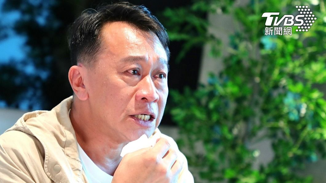 游安順在《一家子兒咕咕叫》中飾演的阿欽師是名失意的養鴿人。（圖／黃城碩攝）