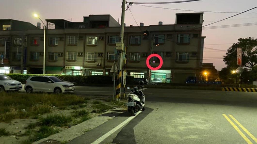 原PO圈出監視器所在位置。(圖/翻攝自爆料公社)