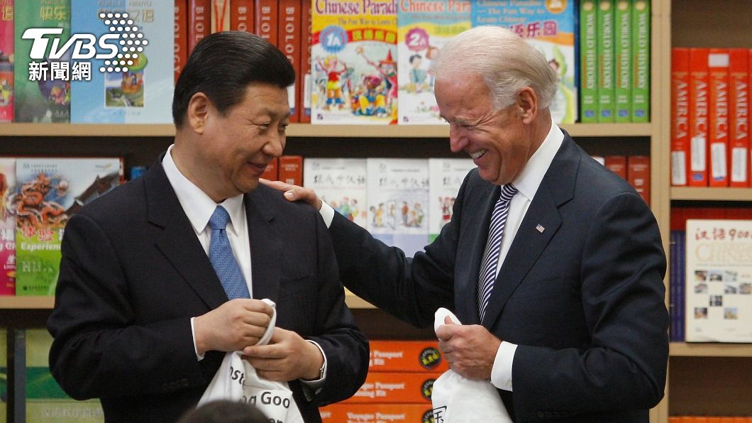 拜登與習近平2012年會面時雙方笑容滿面。當時兩人分別是歐巴馬、胡錦濤的副手。（圖／達志影像路透社）
