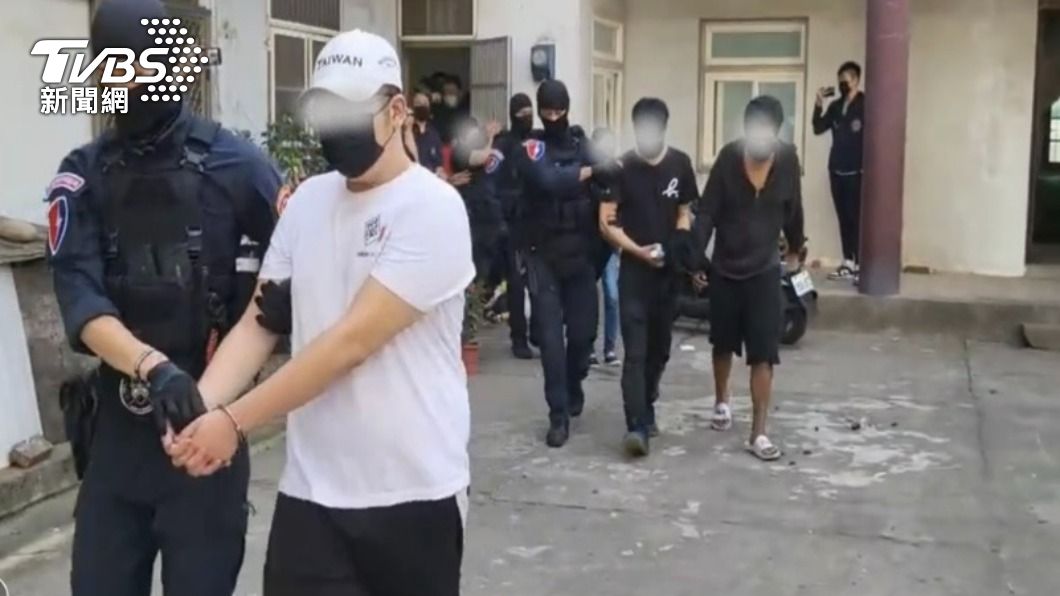 台北市刑大日前破獲求職詐騙案,逮捕9名詐團成員。(圖/TVBS)