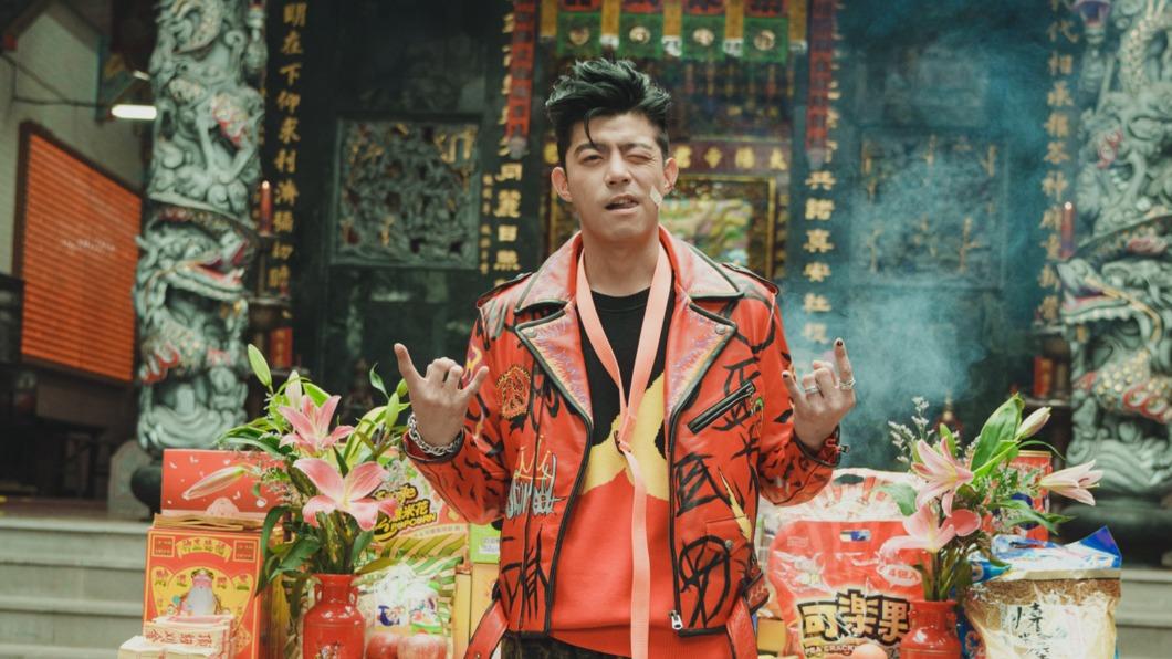 毛骨悚然！驚遇女鬼耳邊吹氣「陪我玩」　王柏傑頭洗一半嚇瘋