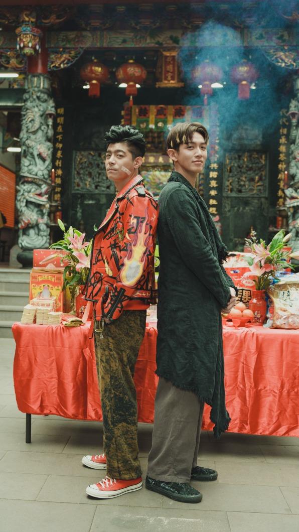 王柏傑(左)、柯震東戲裡為上下屬關係。(圖/Netflix提供)