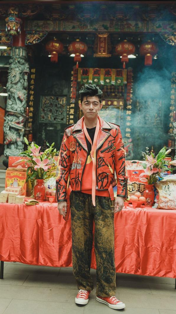 王柏傑劇中三太子造型,將顛覆以往傳統神明風格。(圖/Netflix提供)