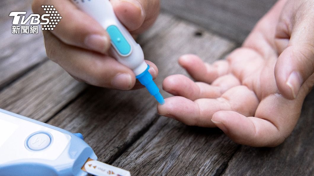 糖尿病患者應定時檢測血糖是否升高。(示意圖/shutterstock達志影像)