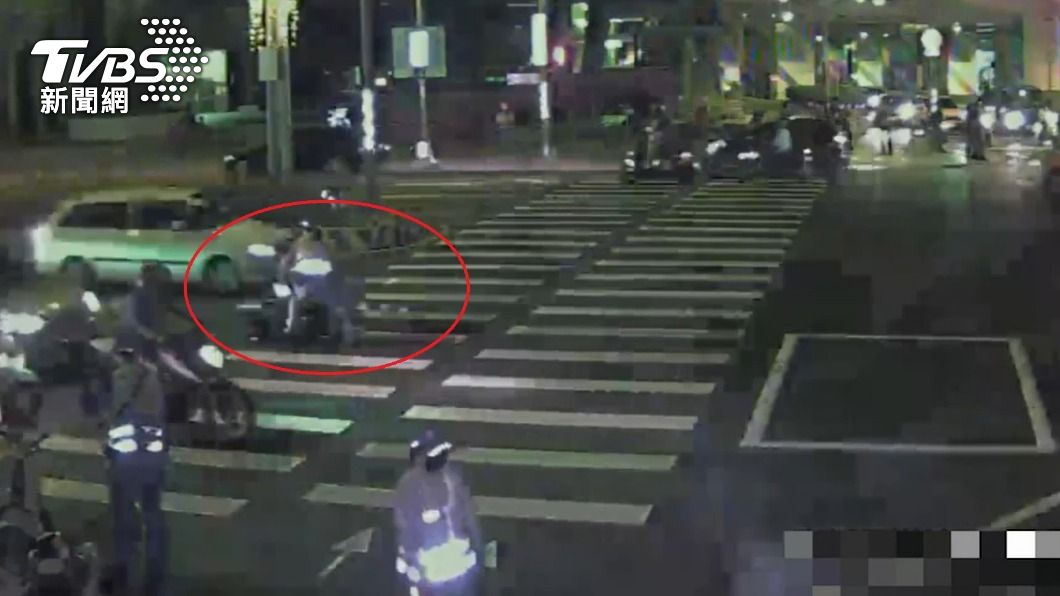 屁孩無照騎車還未戴安全帽　不服取締撞倒女警　這下慘了