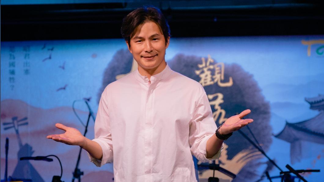 夏宇童不要看!孫協志化身癡情才子 當眾「開把」方宥心