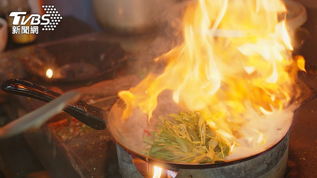 1名男大生在熱炒店上班,結果竟聞不到料理的味道。(示意圖/shutterstock達志影像)