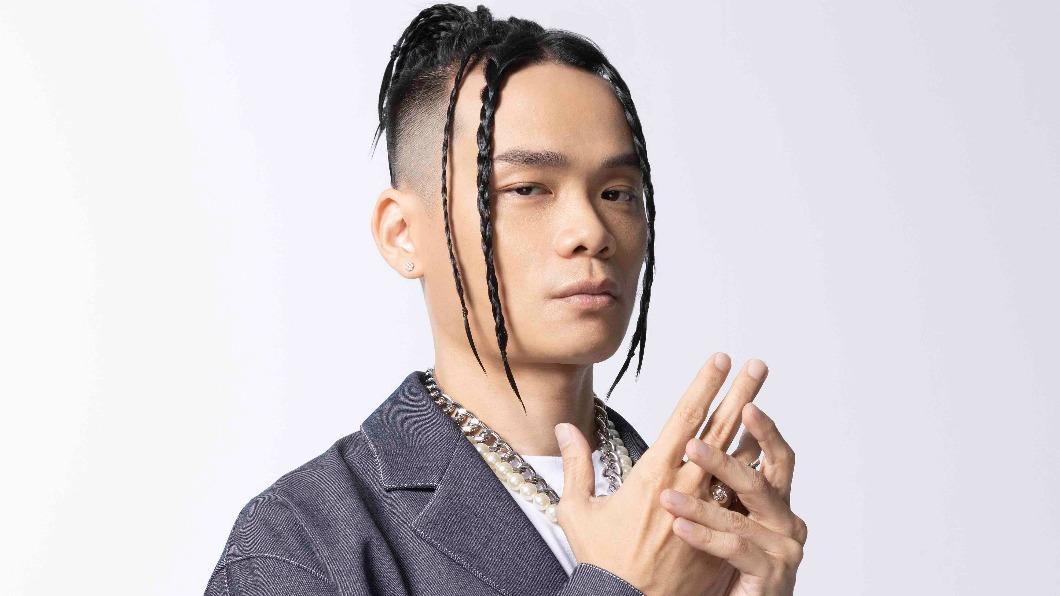 嘻哈歌手從小打架鬧事「立志當老大」 回家看媽媽「這一幕」崩潰從良