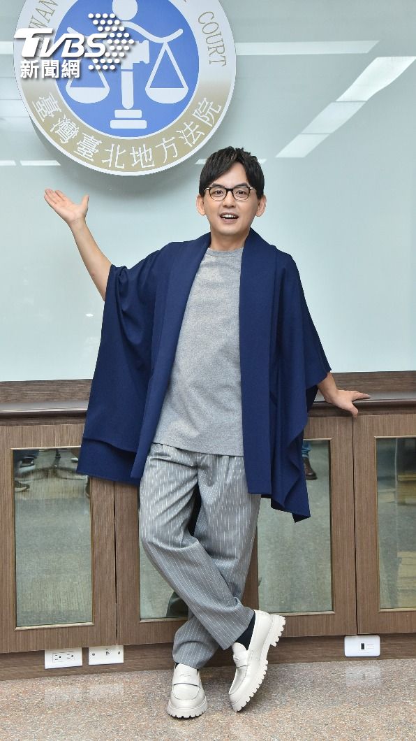 黃子佼今日出席台北地方法院的記者會。(圖/梁恩誌攝)