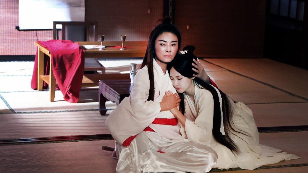 美魔女驚爆是深櫃女同志!談女女戀被拍 腿大開好難看