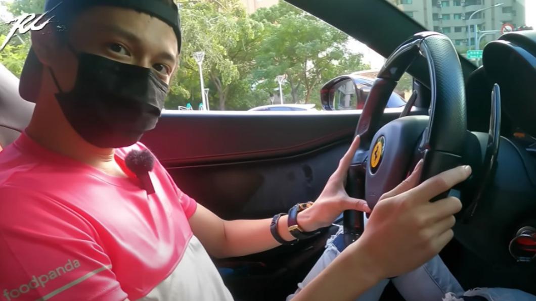 如果要在車頂載運物品,必須要裝設合乎規範的置物架。(圖/翻攝自Ru儒哥 Youtube)