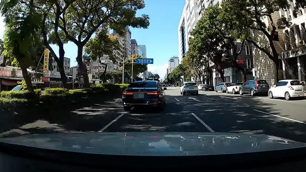 平時要注意行車紀錄器的時間是否正確。(圖/翻攝自PTT)