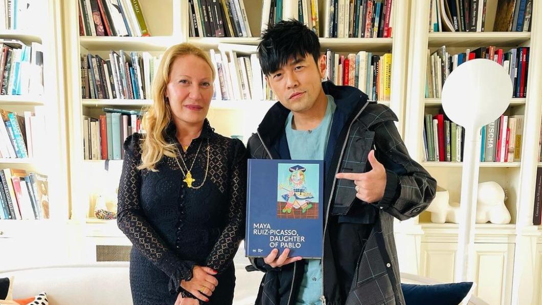 周杰倫上月還受邀到著名藝術家畢卡索孫女黛安娜家中作客。(圖/翻攝周杰倫IG)