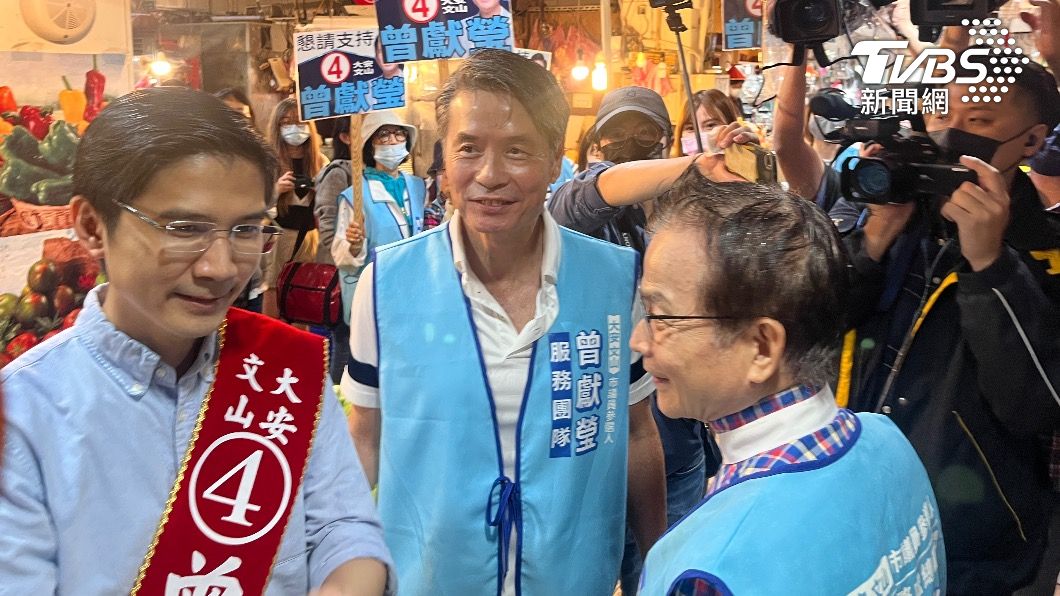 金溥聰現身替無黨籍市議員候選人曾獻瑩站台。（圖／黃韋銓攝）