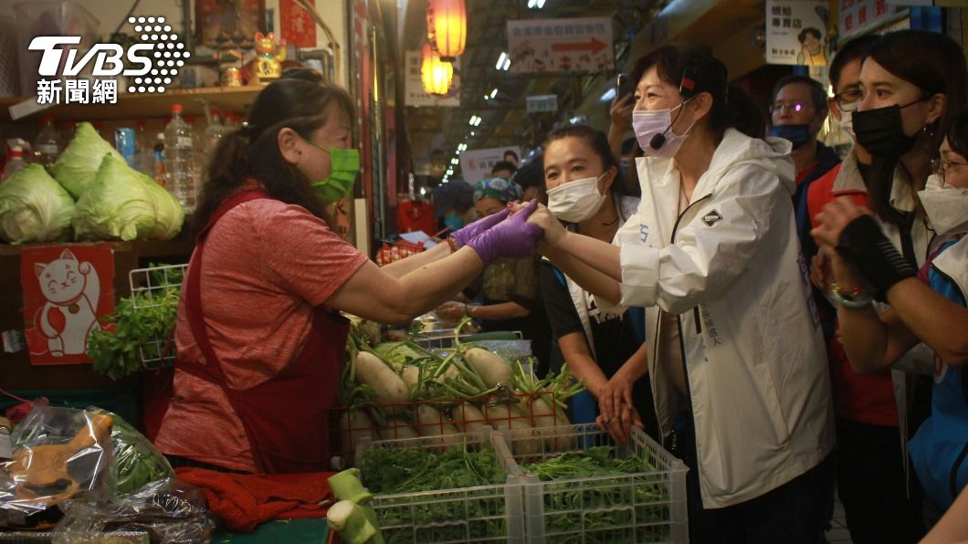 石舫亘提到這幾天的拜票行程感受到大家滿滿的熱情。(圖/方炳超攝)