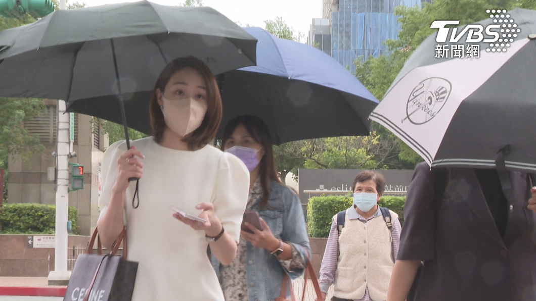 梅雨季首道鋒面這天來襲!「雨炸半個台灣」 變天降溫時間曝