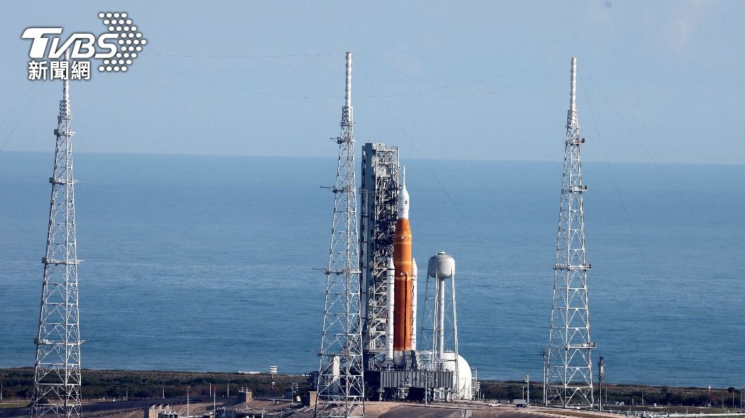 阿提米斯1號(Artemis I)的太空發射系統(SLS)正準備升空。(圖/達志影像路透)