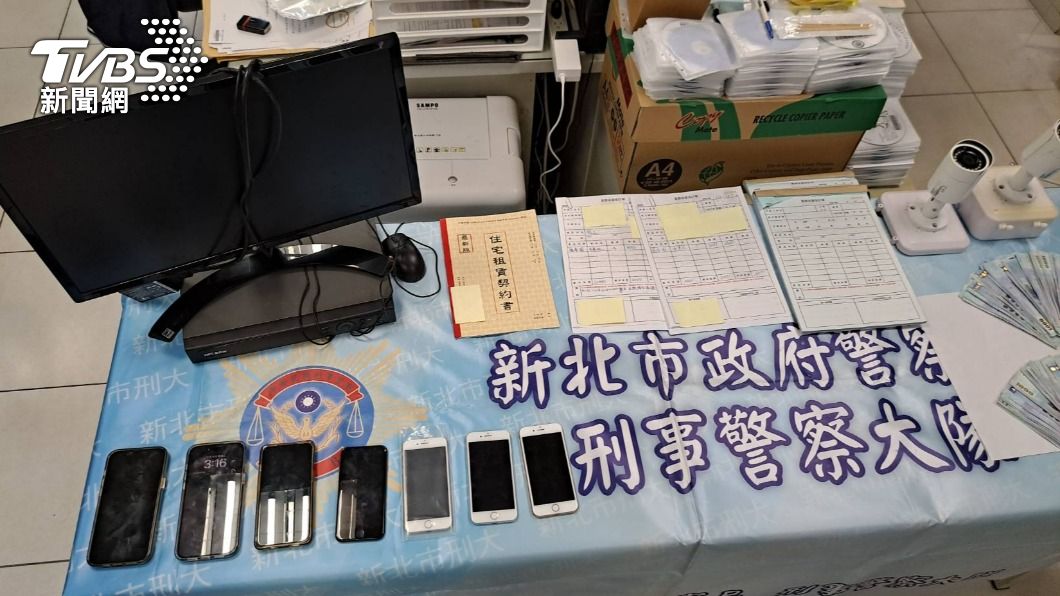 警方查扣相關證物。(圖/TVBS)
